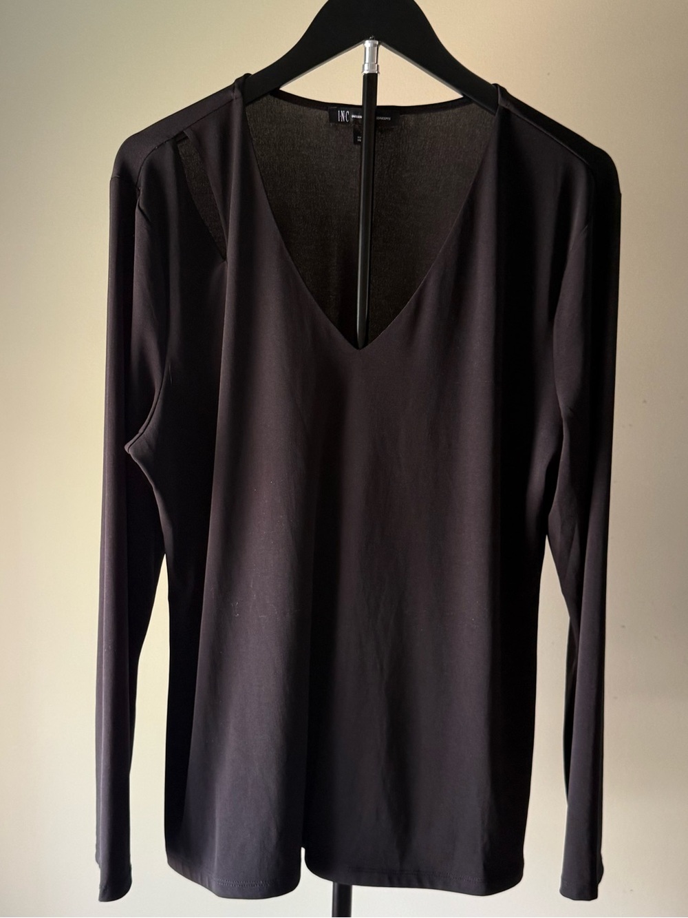 EUC Cold Shoulder INC International Concepts by Macy's Black V-Neck SZ XL 21.5"